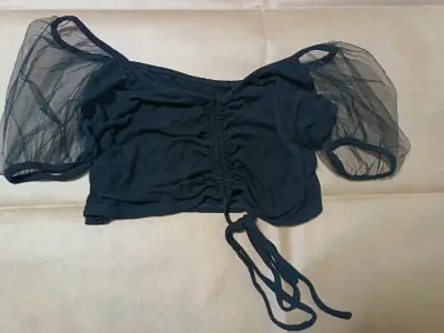 Top negro con mangas de tul transparente - miniatura 1