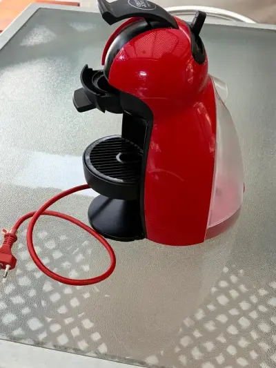 Cafetera Nescafé Dolce Gusto Roja Compacta - miniatura 3