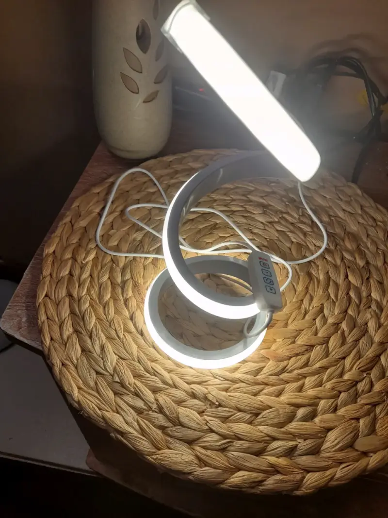Lámpara LED de escritorio flexible con control táctil - 1