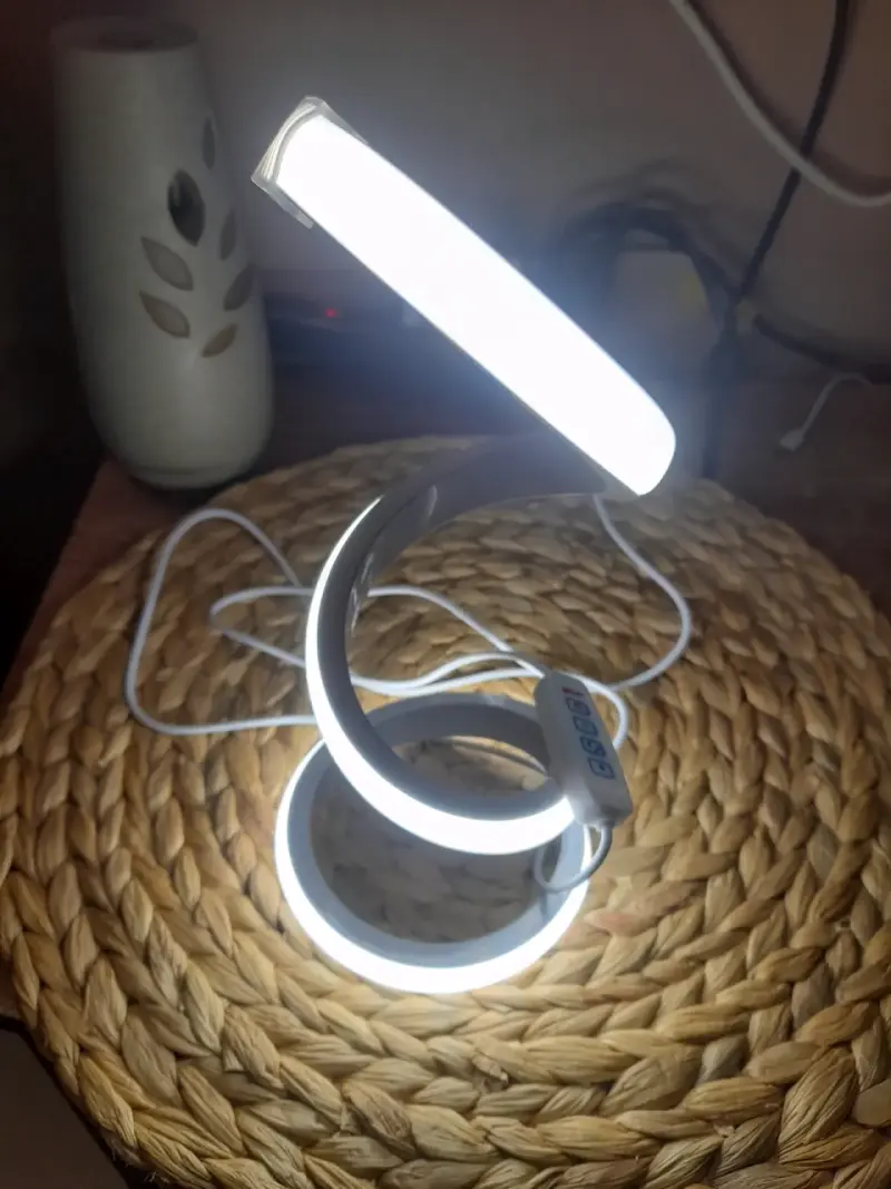 Lámpara LED de escritorio flexible con control táctil - 2