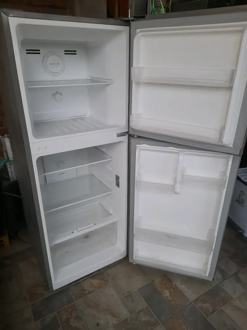 Refrigerador Mademsa de dos puertas en buen estado - 2