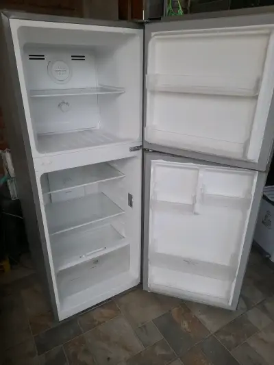 Refrigerador Mademsa de dos puertas en buen estado - miniatura 2