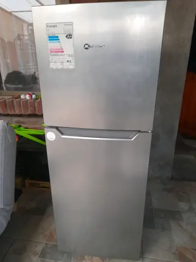 Refrigerador Mademsa de dos puertas en buen estado - miniatura 3