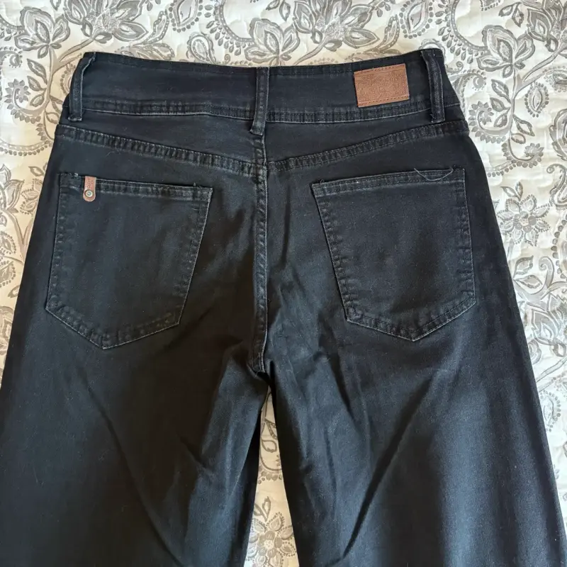 Jeans negros de mezclilla para mujer - 2