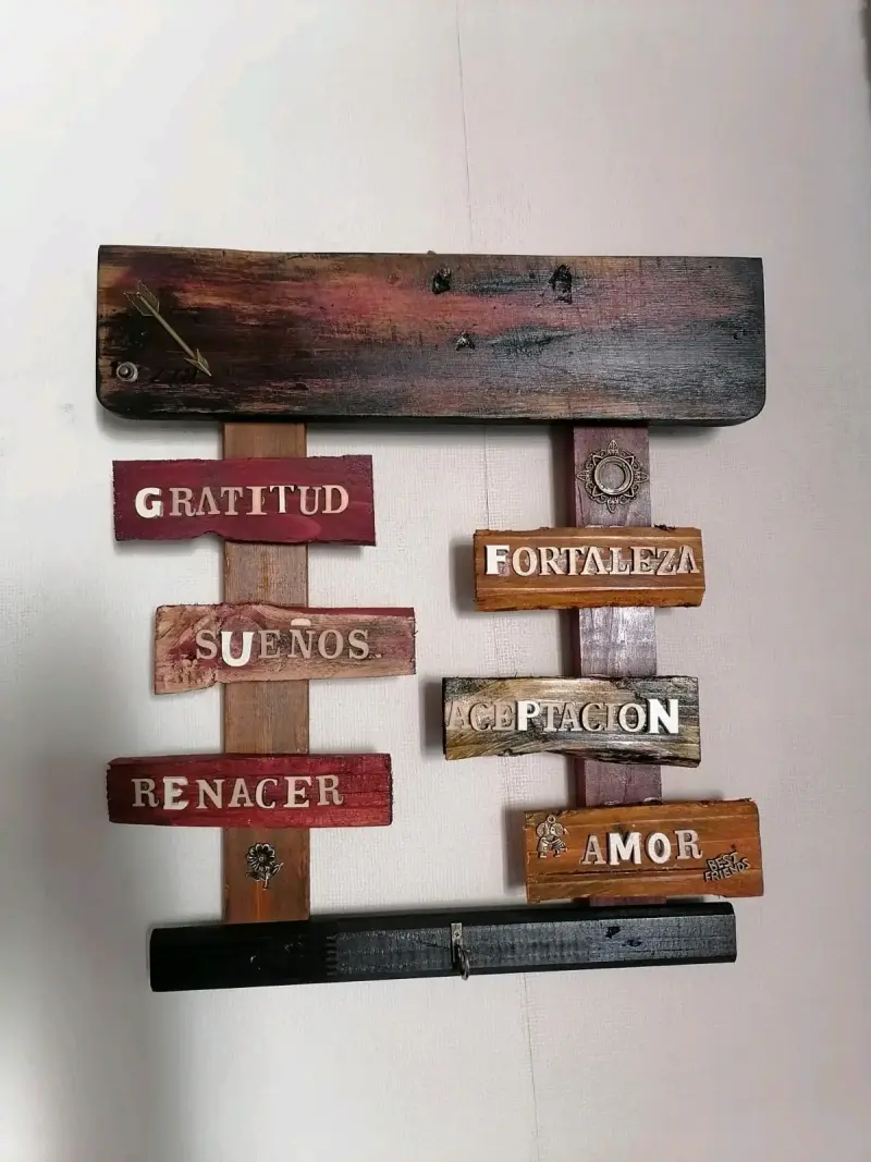 Decoración de pared rústica con palabras motivacionales
