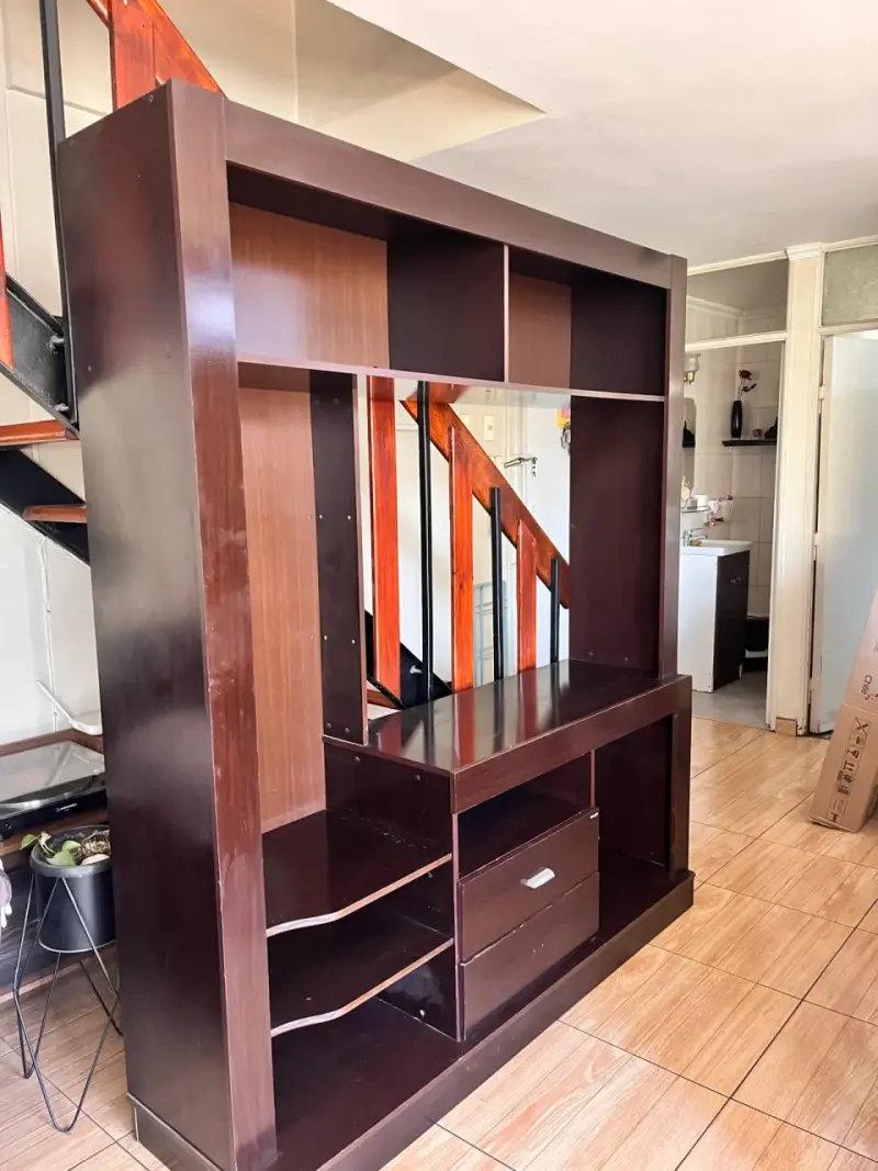 Mueble de Entretenimiento de Madera Oscura - 1
