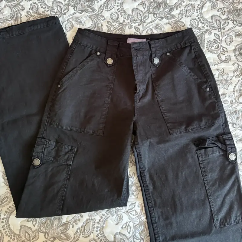 Pantalones cargo negros para mujer Maui & Sons - 1