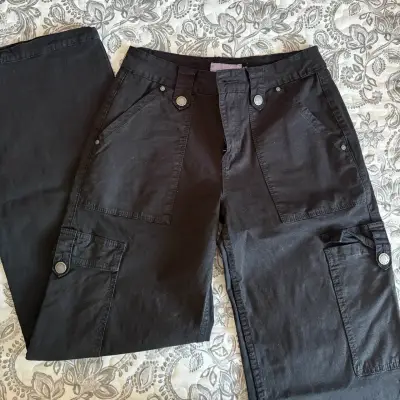 Pantalones cargo negros para mujer Maui & Sons - miniatura 1