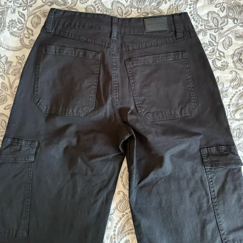 Pantalones cargo negros para mujer Maui & Sons - 2