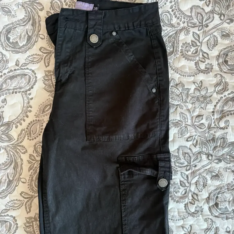 Pantalones cargo negros para mujer Maui & Sons - 4