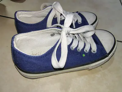 Ropa y Zapatos de Niño y Niña - miniatura 1