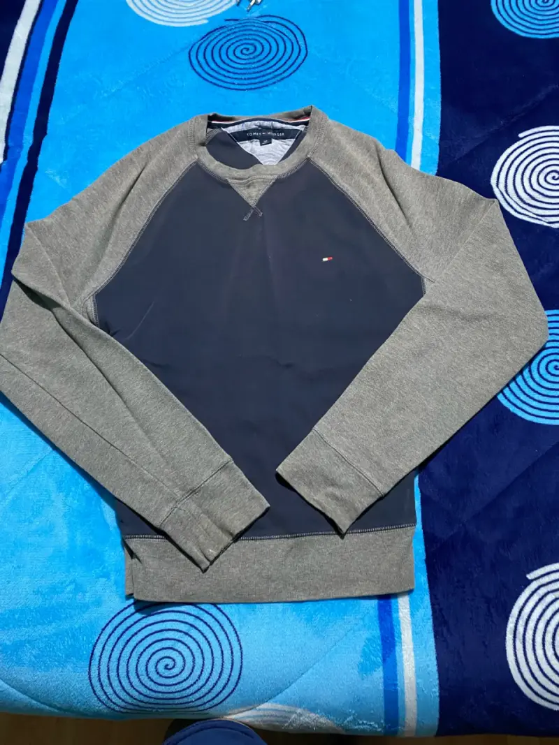 Polerón Tommy Hilfiger gris y azul para hombre - 1