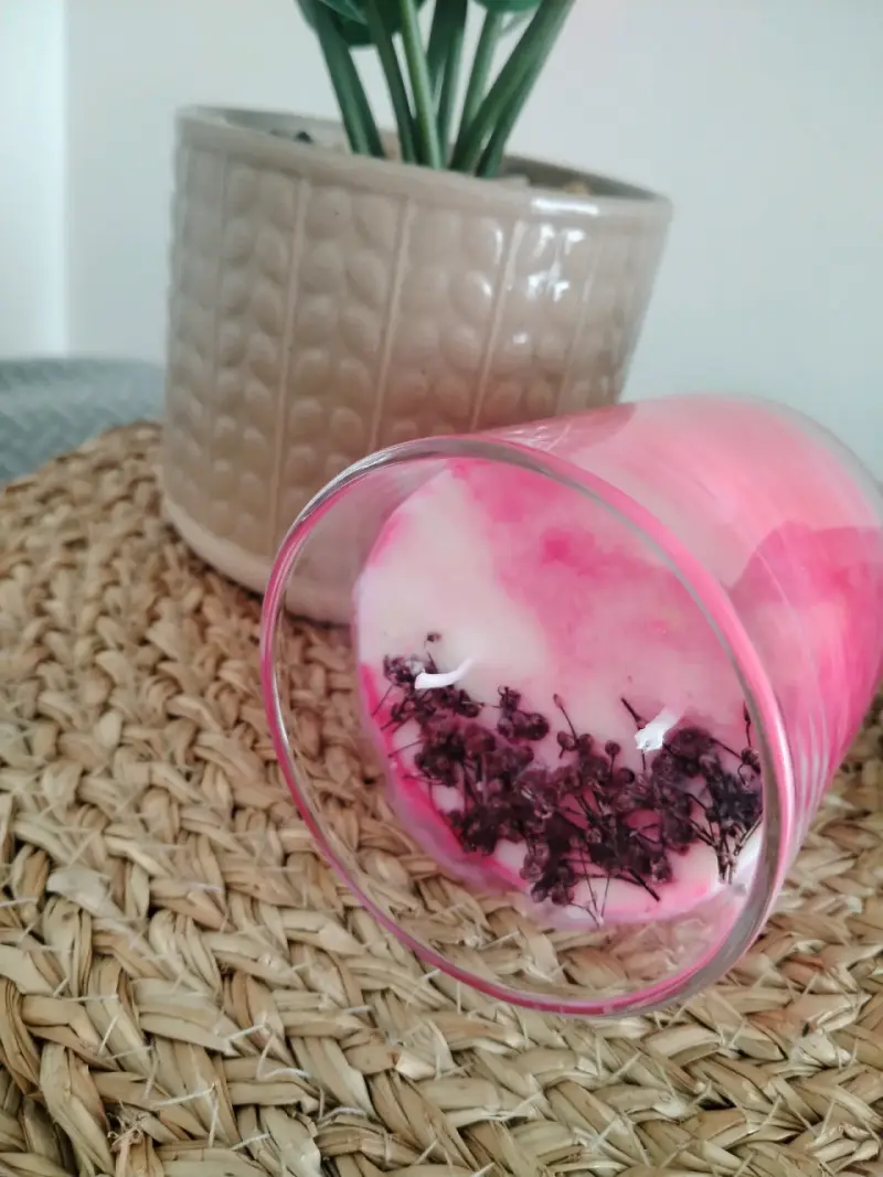 Vela aromática rosa en vaso de vidrio - 2