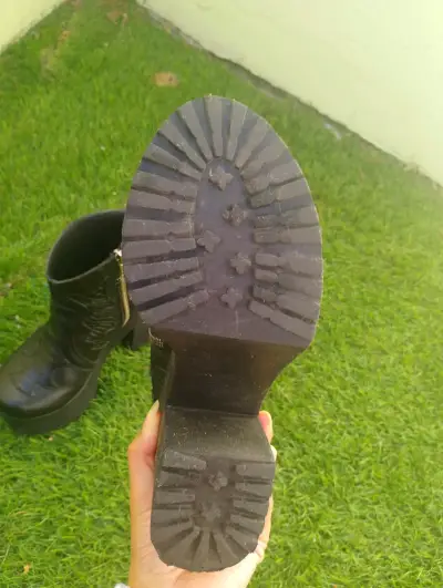 Botines de plataforma negros con diseño bordado - miniatura 3