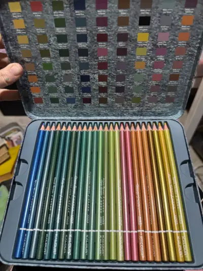 Vendo cuatro cajas de lápices marca Kalour - miniatura 2