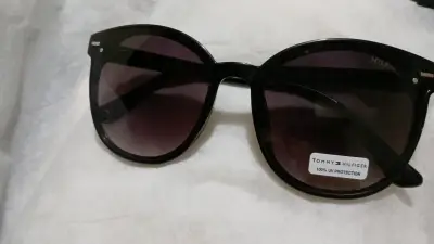 Gafas de Sol Tommy Hilfiger Negras - miniatura 1
