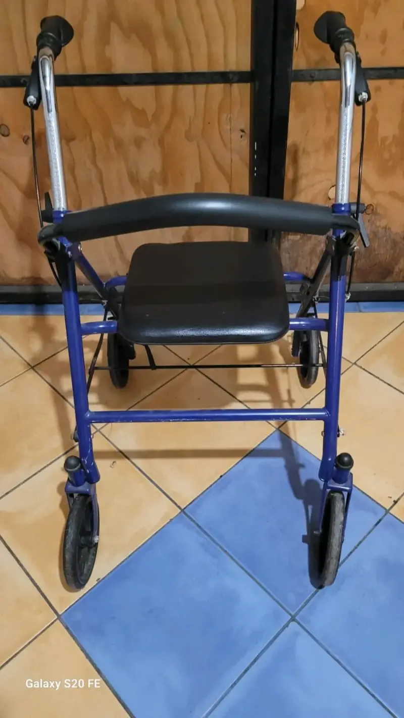 Andador con asiento plegable azul - 4
