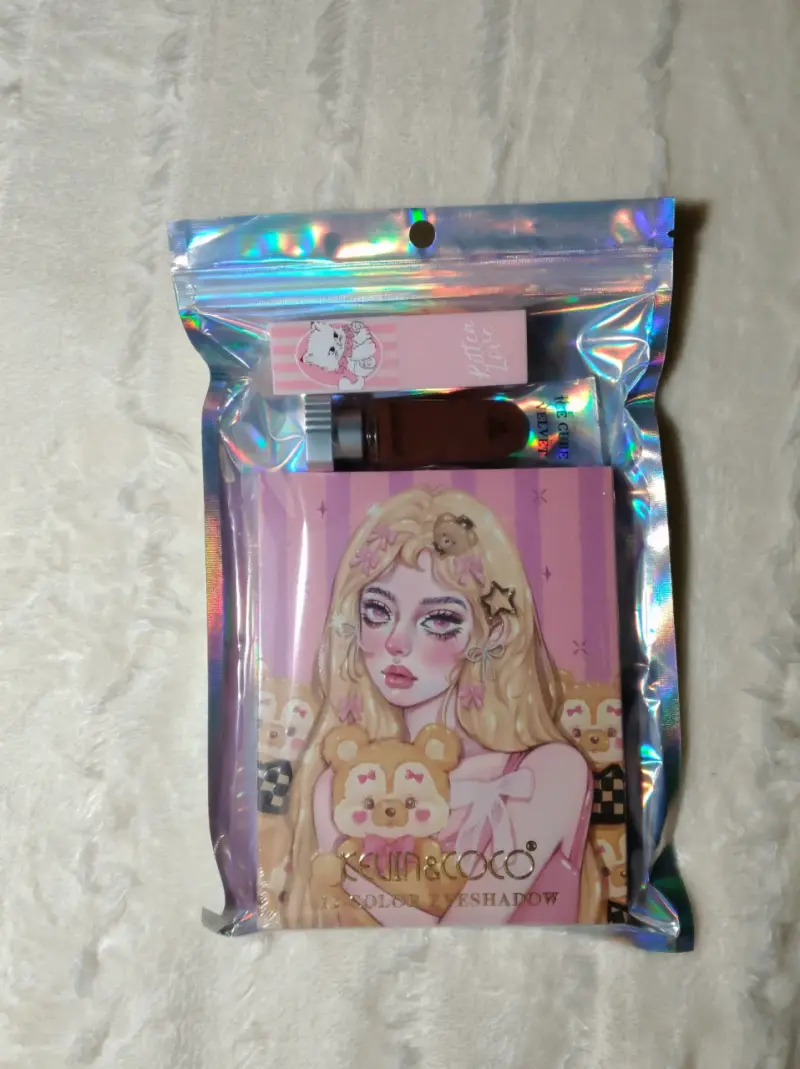 Set de Maquillaje Kevin y Coc sombras y Labial - 1