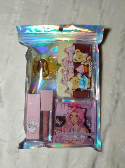 Set de Maquillaje Kevin y Coc sombras y Labial - miniatura 2