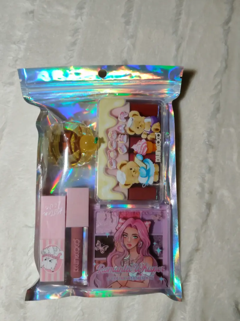 Set de Maquillaje Kevin y Coc sombras y Labial - 3