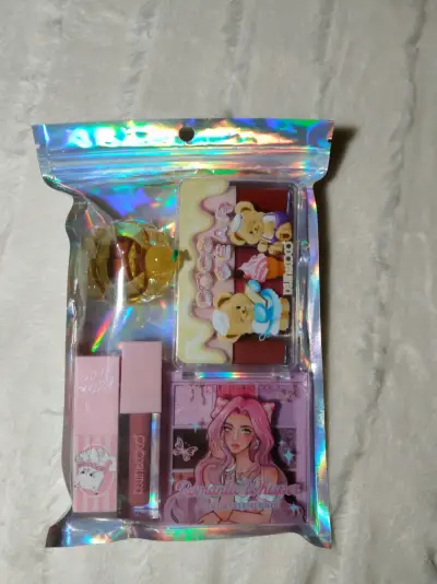 Set de Maquillaje Kevin y Coc sombras y Labial - miniatura 3