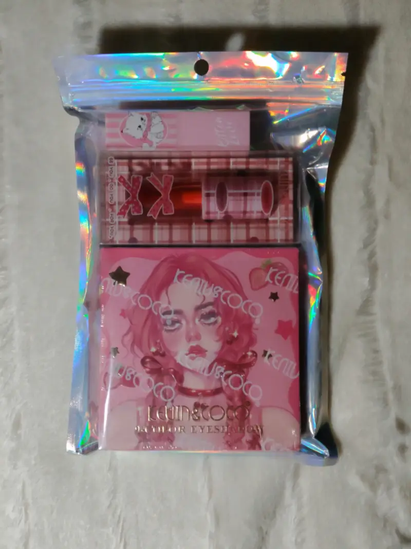 Set de Maquillaje Kevin y Coc sombras y Labial - 4