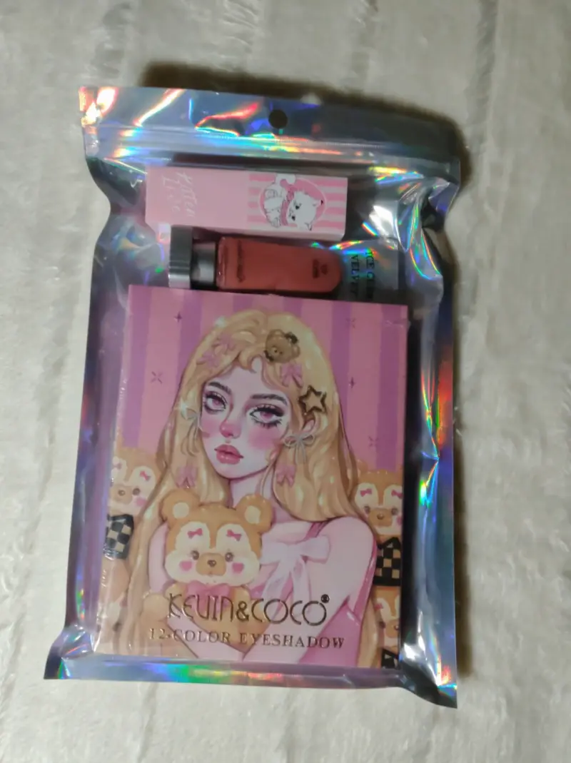 Set de Maquillaje Kevin y Coc sombras y Labial - 6