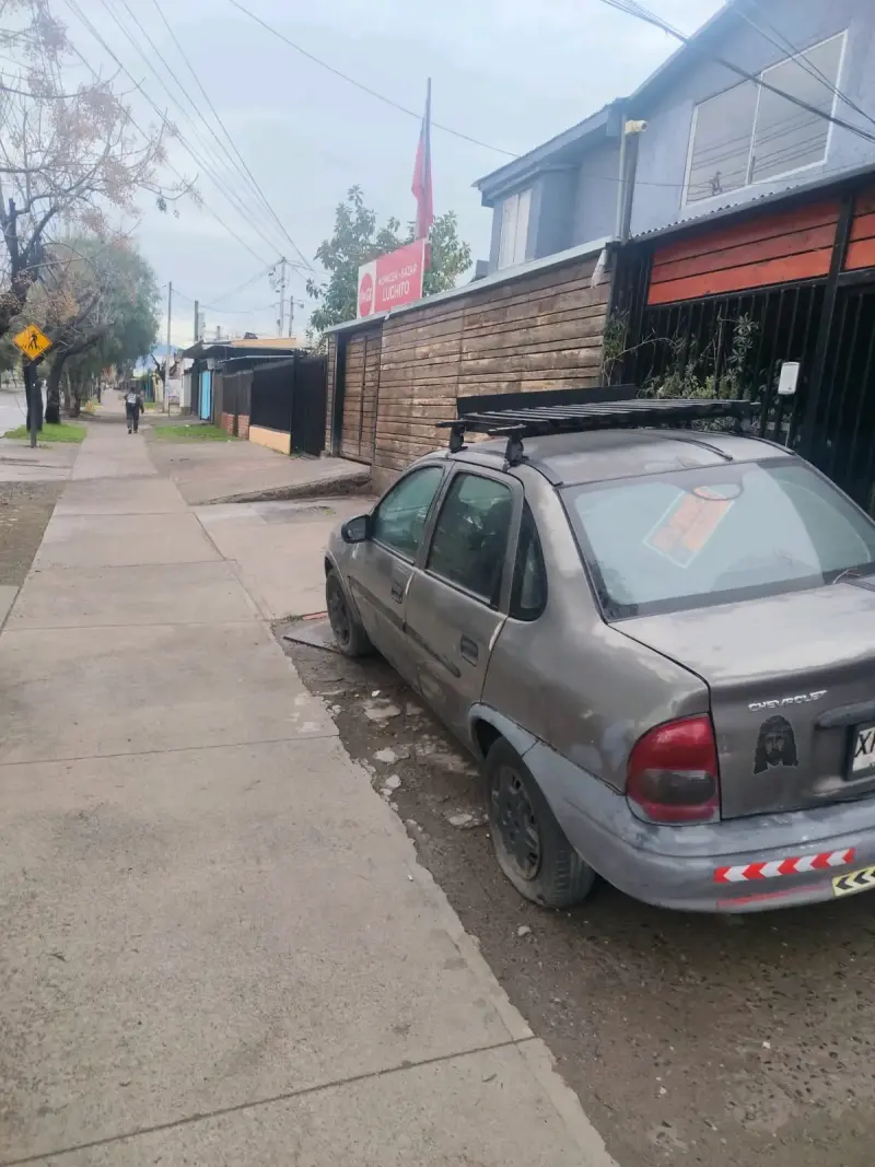 Auto compacto Chevrolet Corsa usado en buen estado - 1