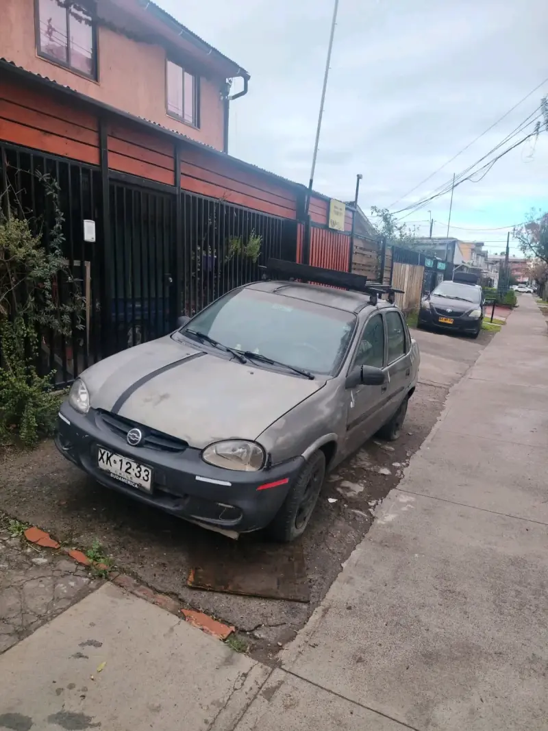 Auto compacto Chevrolet Corsa usado en buen estado - 2
