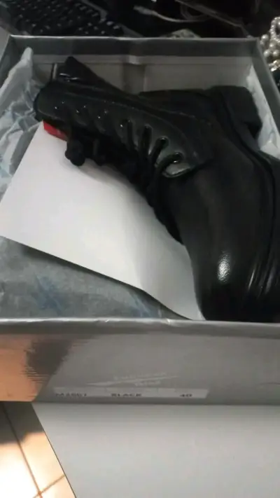 Botas negras tipo militar - miniatura 2