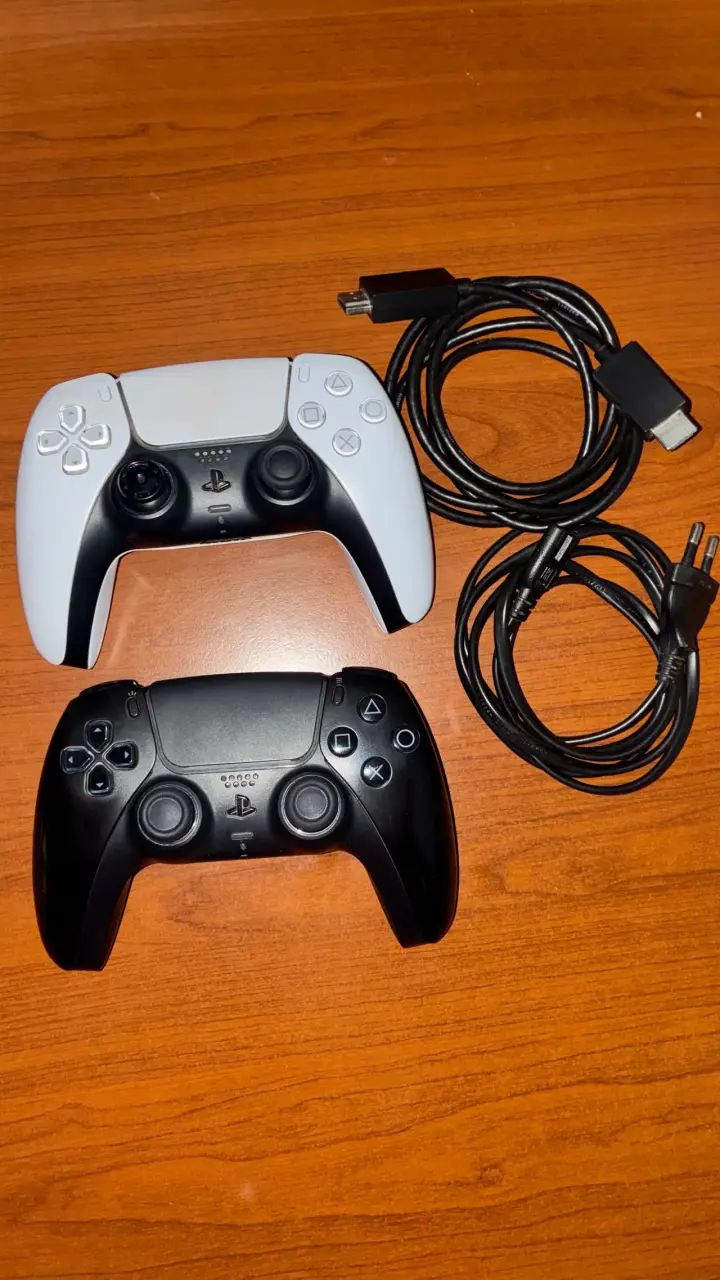 Consola PlayStation 5 edición especial con mandos - 3