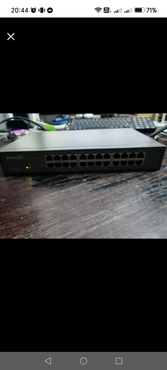 Switch Ethernet Tenda 24 Puertos 10/100Mbps - 2