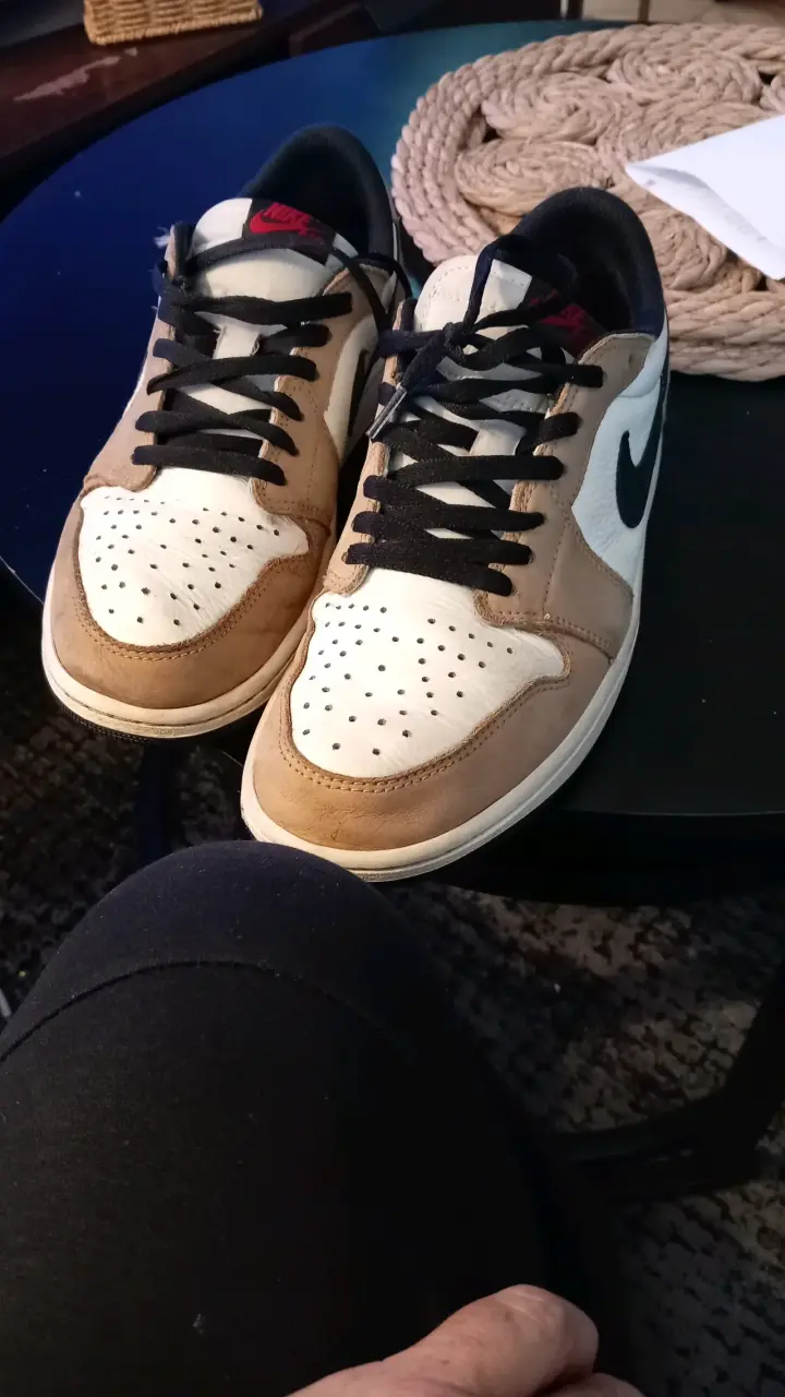 Zapatillas Air Jordan 1 Low beige y negro - 2