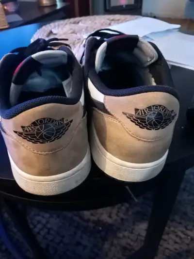 Zapatillas Air Jordan 1 Low beige y negro - miniatura 3