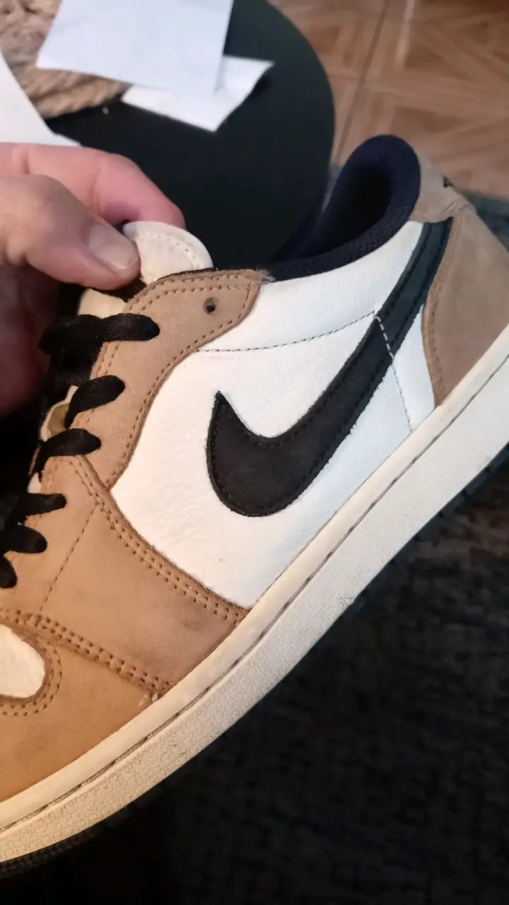 Zapatillas Air Jordan 1 Low beige y negro - 5