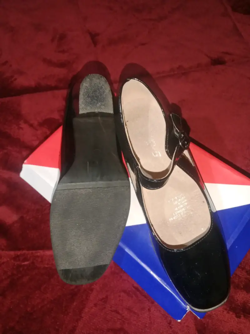 Zapatos de charol negro con hebilla para mujer - 3