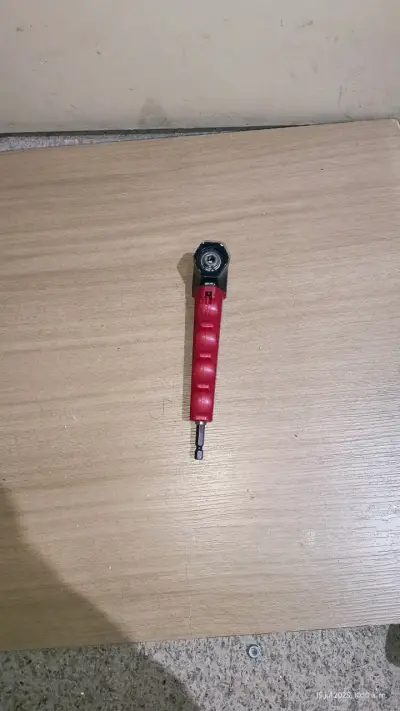 Adaptador de ángulo recto para taladro Dewalt - miniatura 1