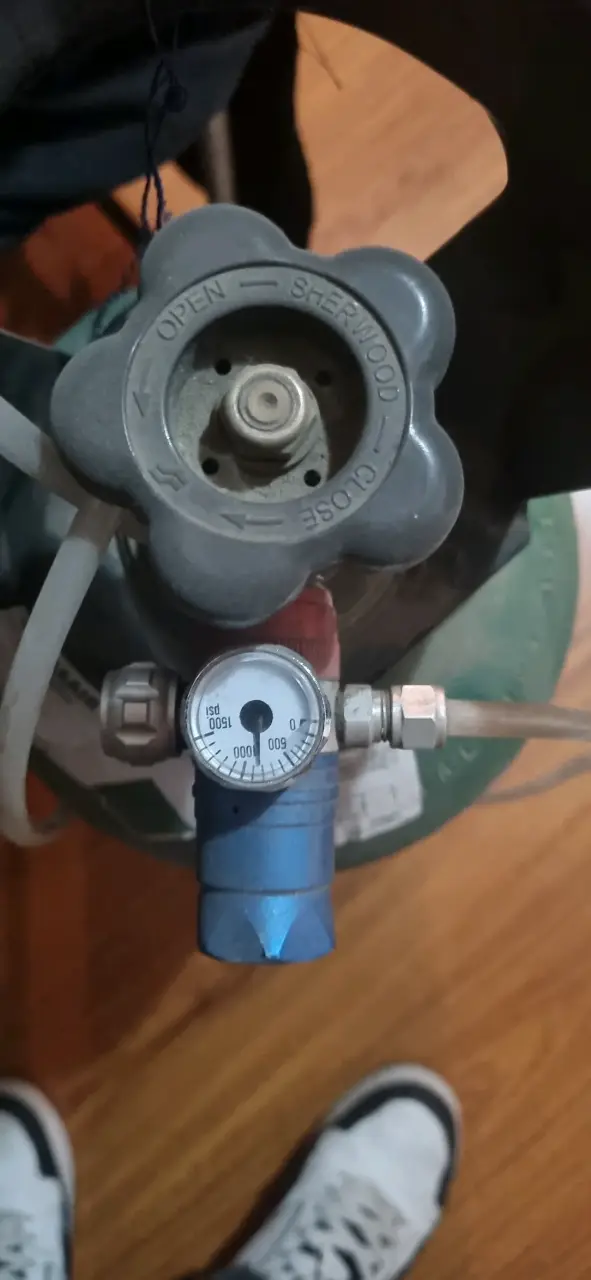Cilindro de gas CO2 con regulador - 2