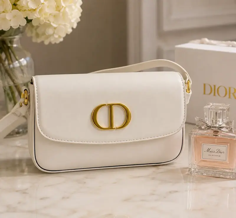 Cartera con logo dorado estilo Dior - 1