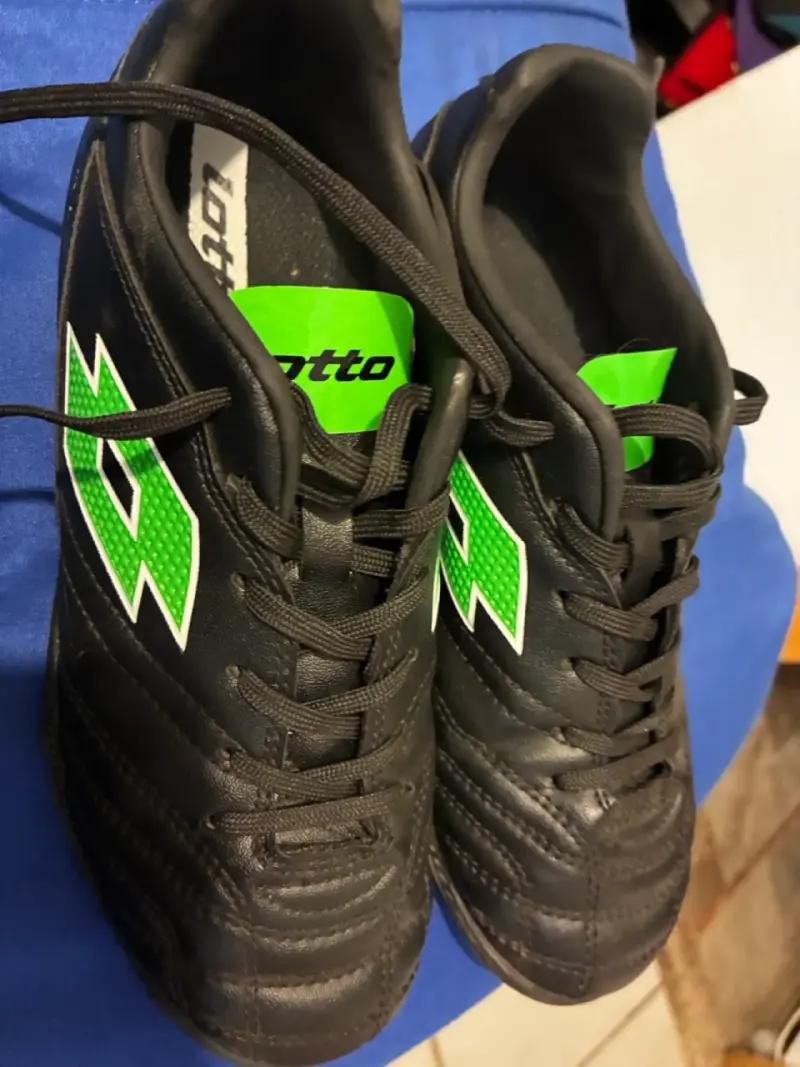 Zapatillas de babyfútbol Lotto negras y verdes - 2