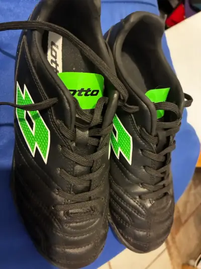 Zapatillas de babyfútbol Lotto negras y verdes - miniatura 2