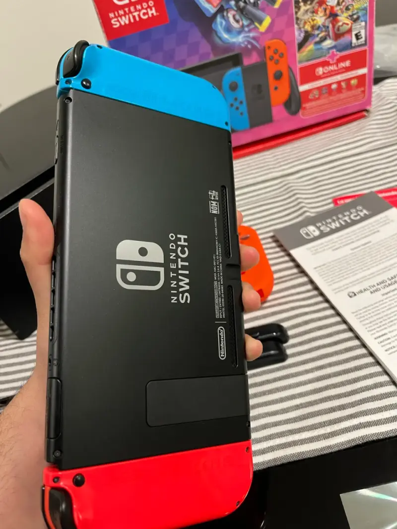 Nintendo Switch V2 - 2