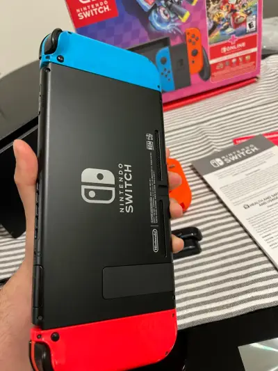 Nintendo Switch V2 - miniatura 2