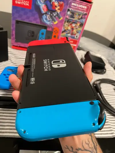 Nintendo Switch V2 - miniatura 3
