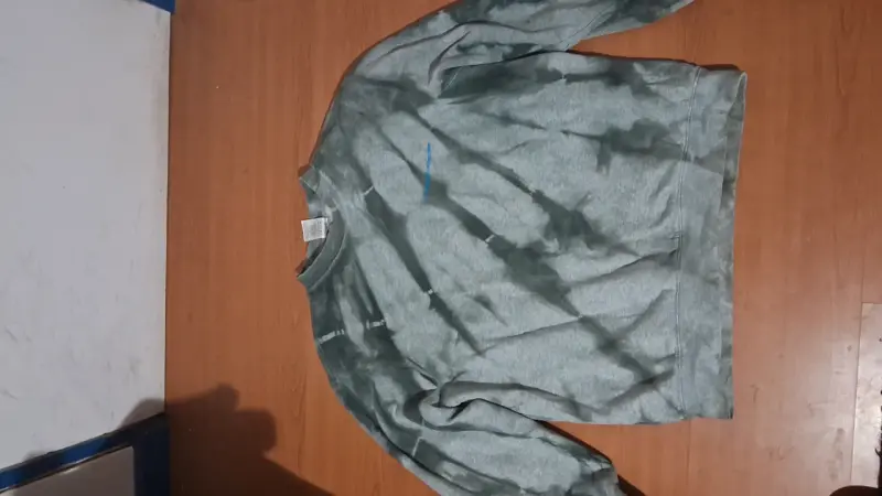 Polerón tie-dye gris de manga larga