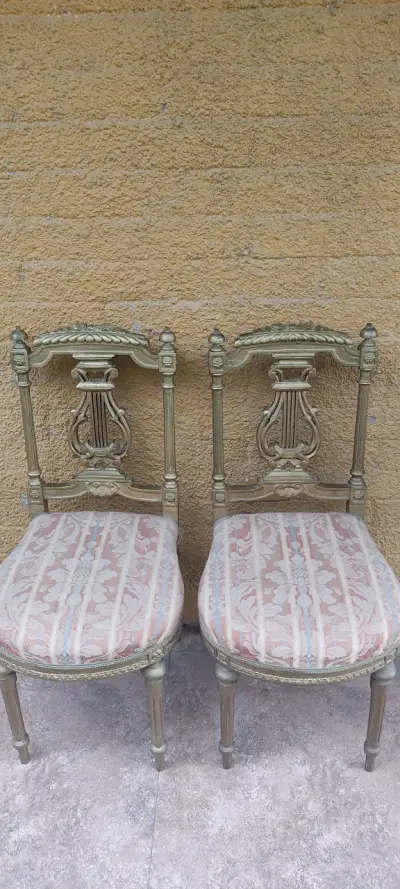 Sillas antiguas de madera tallada con tapiz floral - miniatura 1