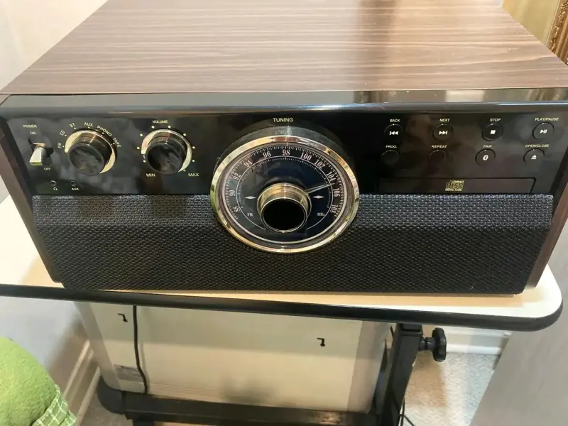 Tocadiscos retro con radio AM/FM y Bluetooth - 1
