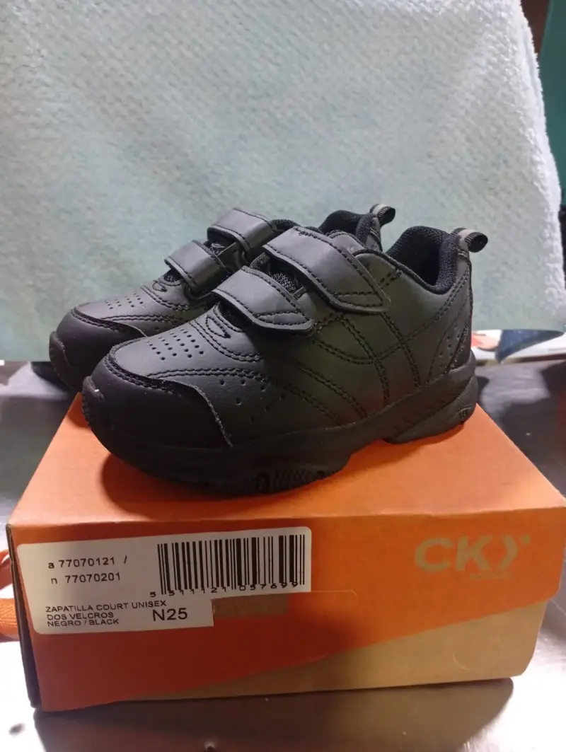 Zapatillas Unisex Negras con Velcro CKY