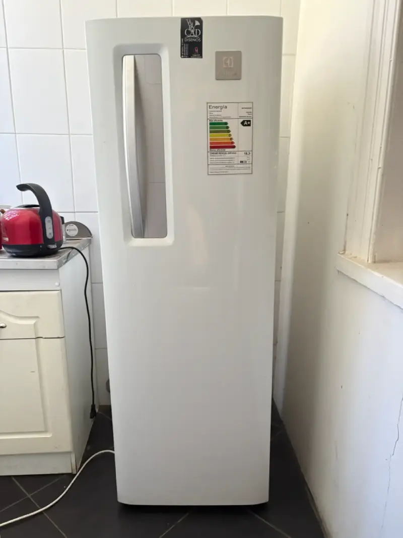 Refrigerador Electrolux A+ en buen estado - 1
