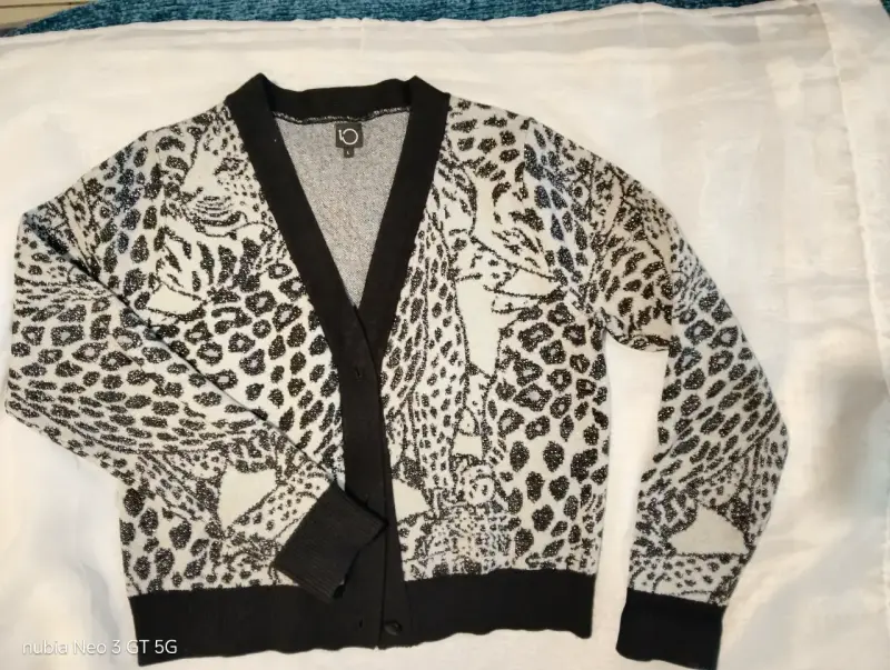 Cardigan de leopardo blanco y negro